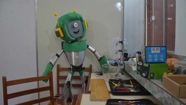Educação planeja criação de um clube de robótica das escolas públicas do Acre