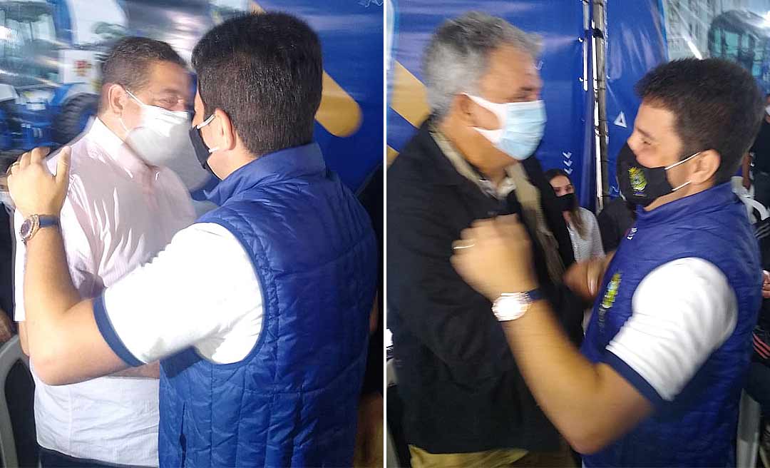 Solenidade teve abraço de Gladson em Rocha, Petecão "mudo", protesto e presença de jogadores