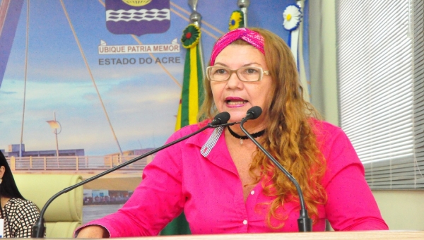 Lene Petecão sobre Moisés Diniz: “É um lambedor de botas!”