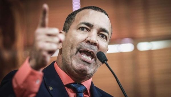 Neném Almeida nega que tenha voltado para a base do governo e diz: “a minha vida está numa paz”