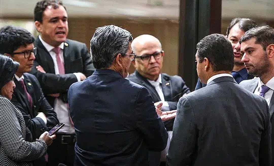 Comissão especial derruba veto de Gladson sobre o projeto que visa a contratação de médicos brasileiros formados no exterior