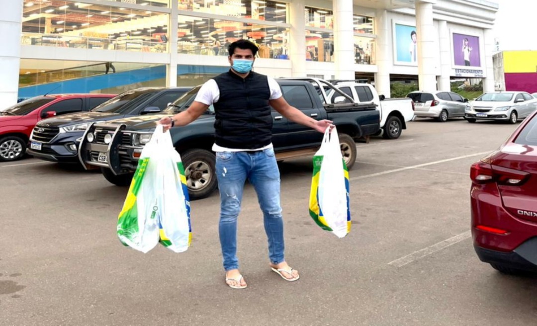 Marcelo Bimbi faz campanha para compra de agasalhos para pessoas que vivem em situação de rua em Rio Branco