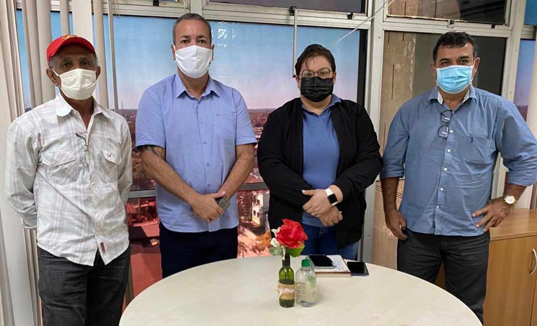 Junto com Neném, vereadores Arife e Valdor de Tarauacá se reúnem com secretária de Saúde