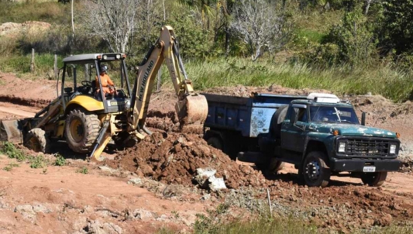 Governo dá prosseguimento às obras de pavimentação da Estrada Irineu Serra