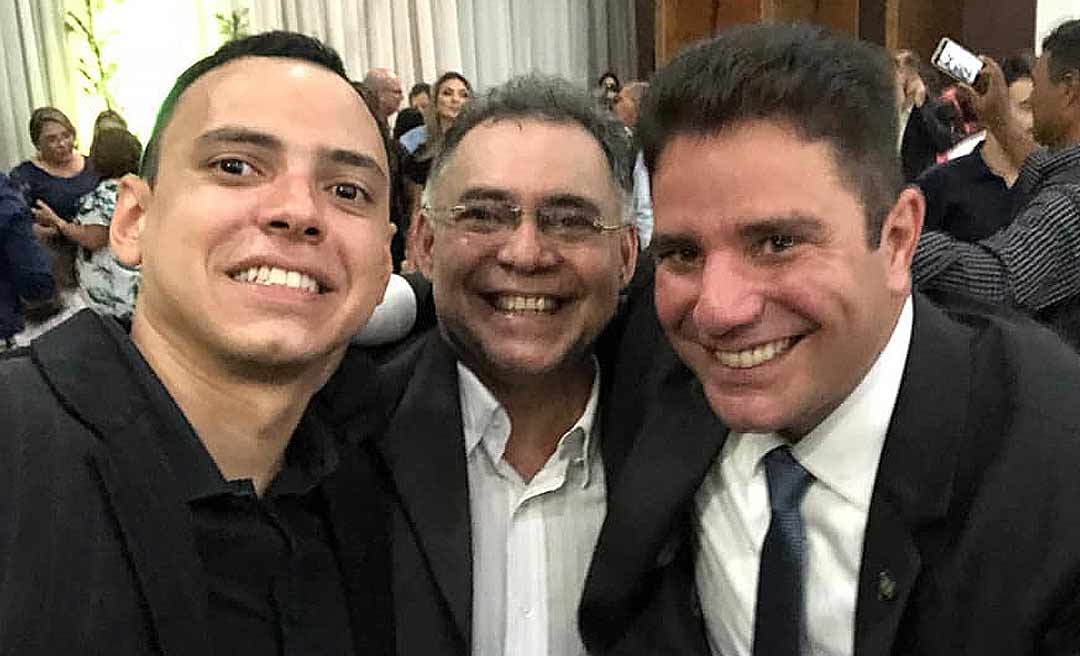 Thales Farias, filho do professor Coelho e apadrinhado de Petecão, é exonerado de cargo no governo