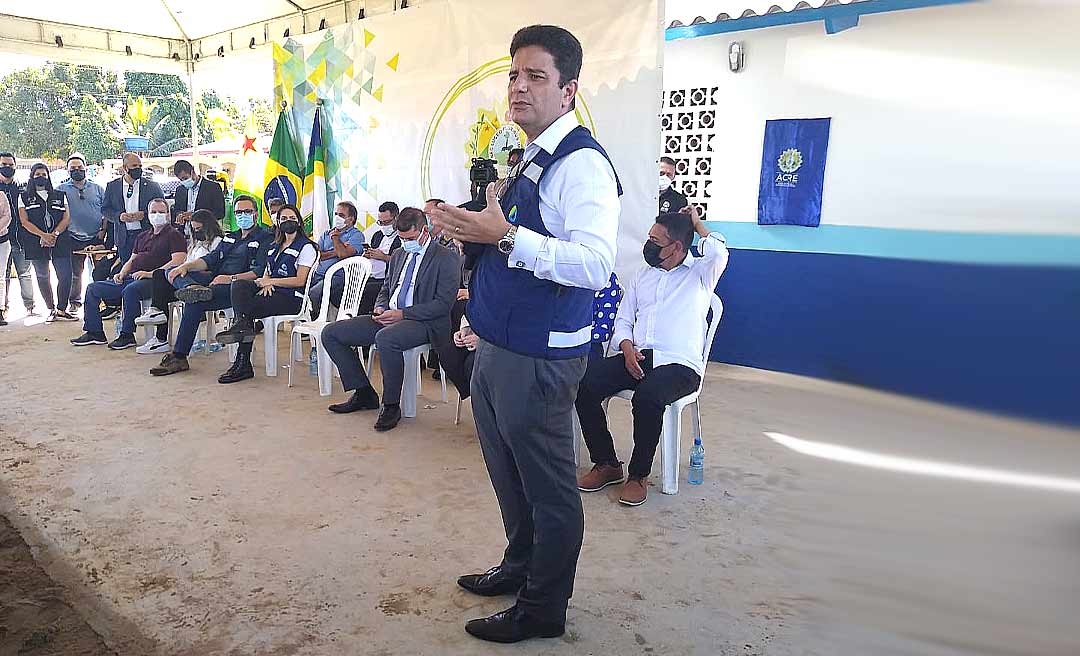 "Não tem a vacina boa e a ruim. Vamos se vacinar", pede Gladson Cameli