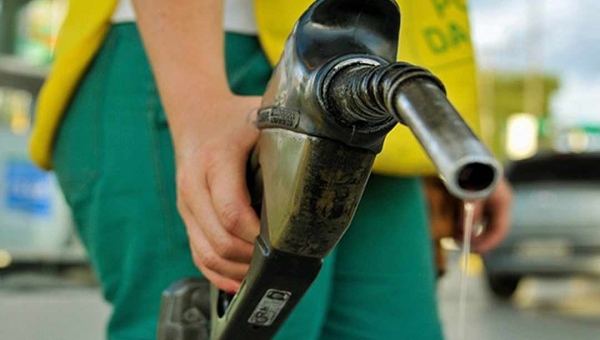 A pedido de Roberto Duarte, Aleac vai debater composição do preço do combustível do Acre