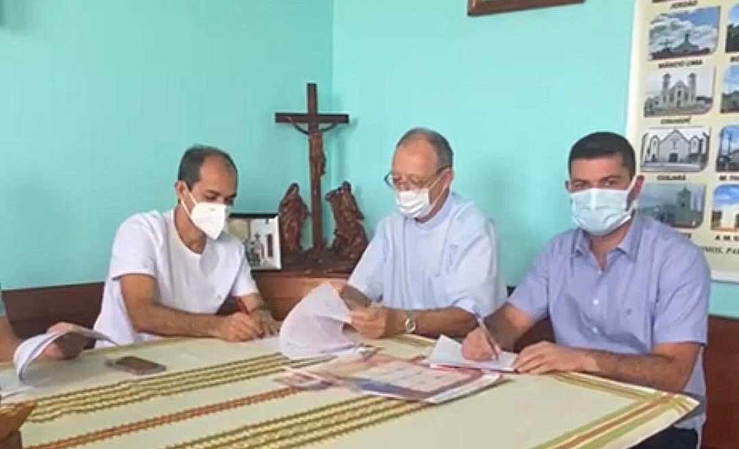 Nicolau participa de assinatura de convênio para realização do Novenário de Nossa Senhora da Glória em Cruzeiro do Sul