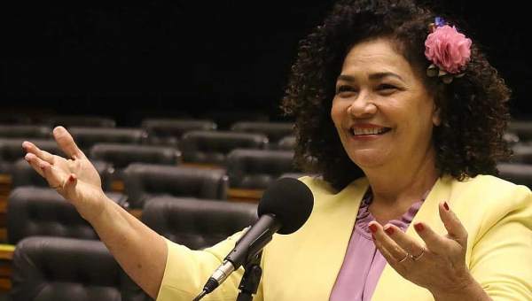 Comissão de Ciência e Tecnologia aprova relatório de Perpétua sobre auxílio de R$ 10 mil para rádios comunitárias