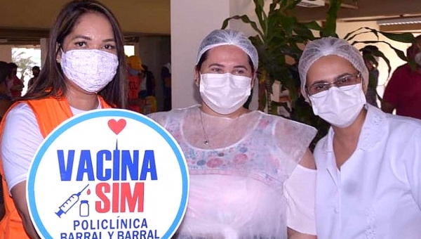 Vice-prefeita de Rio Branco, Marfisa Galvão é vacinada contra a covid-19 no Barral Y Barral