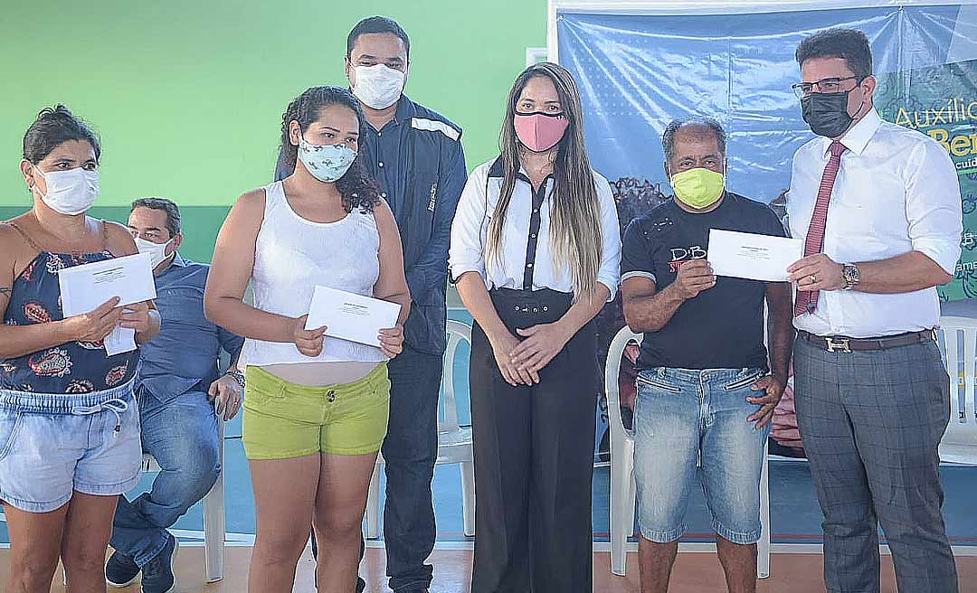 Na capital, 452 famílias são contempladas com o cartão do Programa Auxílio do Bem