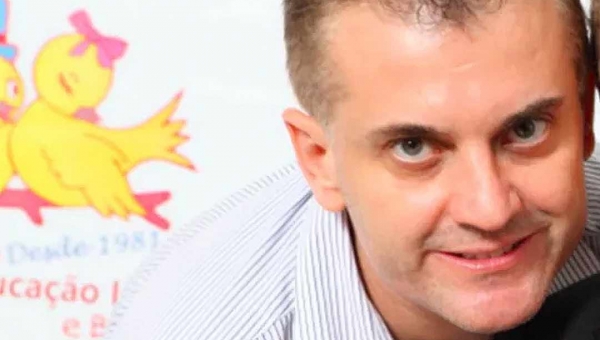 Negociador de 400 milhões de doses de vacinas recebeu auxílio emergencial