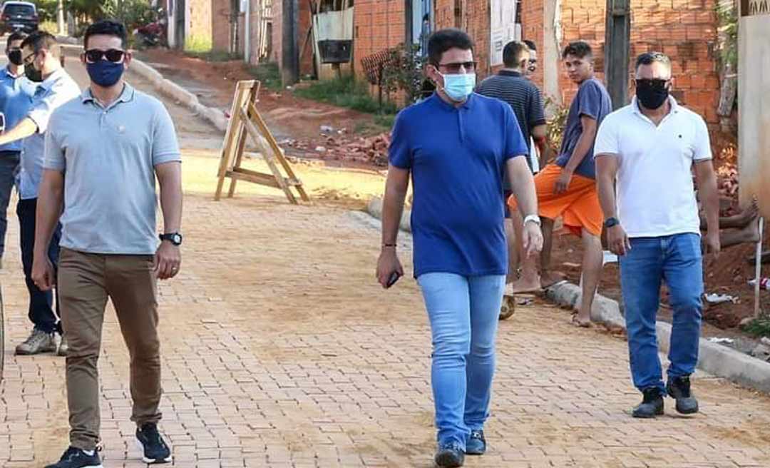 Cameli vistoria pavimentação de ruas no Portal da Amazônia; serviço de infraestrutura nos bairros recebe investimentos de R$ 12, 3milhões