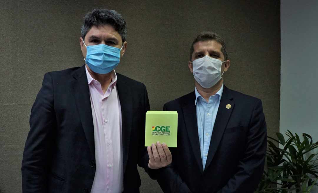 Governo entrega primeira parte da auditoria da Educação para o Tribunal de Contas do Estado