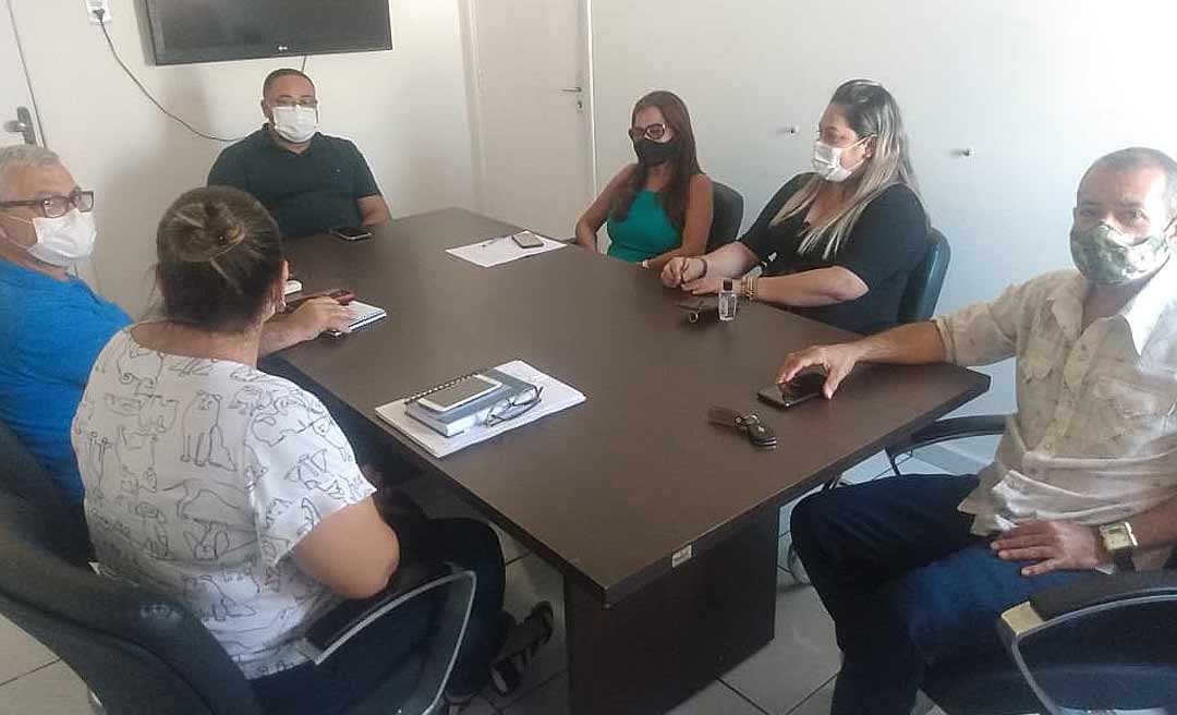 Direção do Sinproacre reúne-se com equipe da Seme para tratar de interesses da categoria
