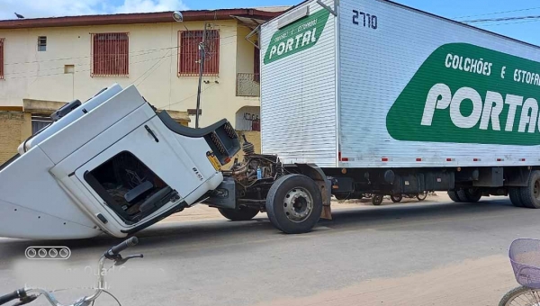 Cabine de caminhão se solta e assusta motorista em Tarauacá