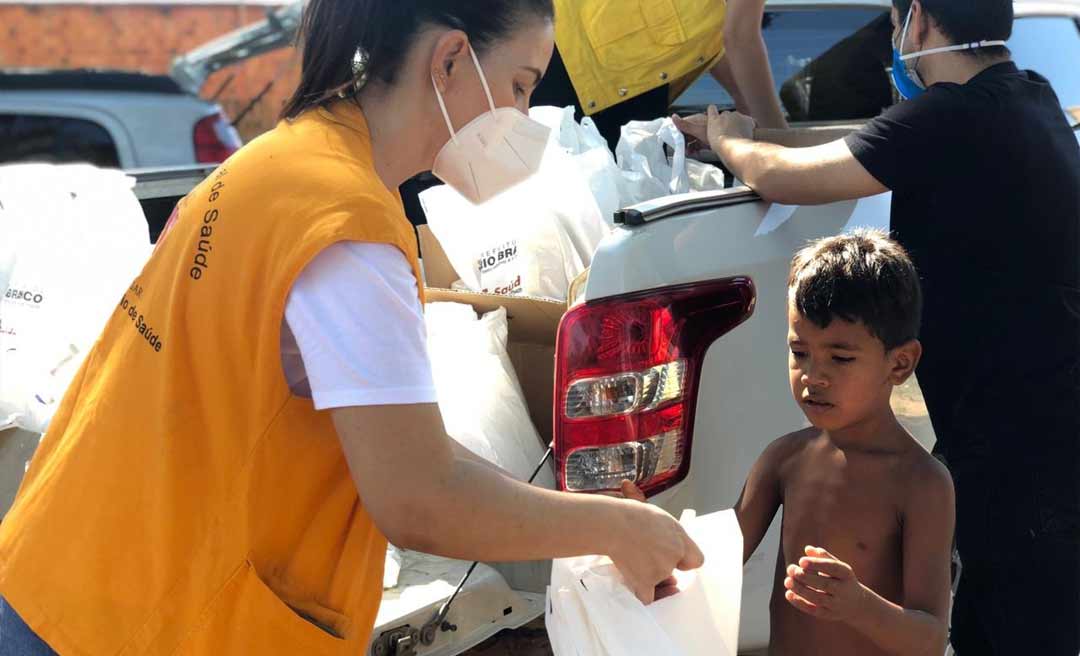 Saúde de Rio Branco distribui kit de prevenção ao coronavírus nos bairros