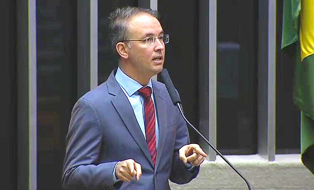 ”O governo Gladson é um antro de corrupção”, disse Leo de Brito em pronunciamento na Câmara dos Deputados