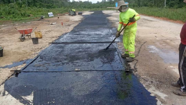 Edvaldo denuncia o péssimo trabalho de recuperação da pista do aeroporto de Marechal Thaumaturgo