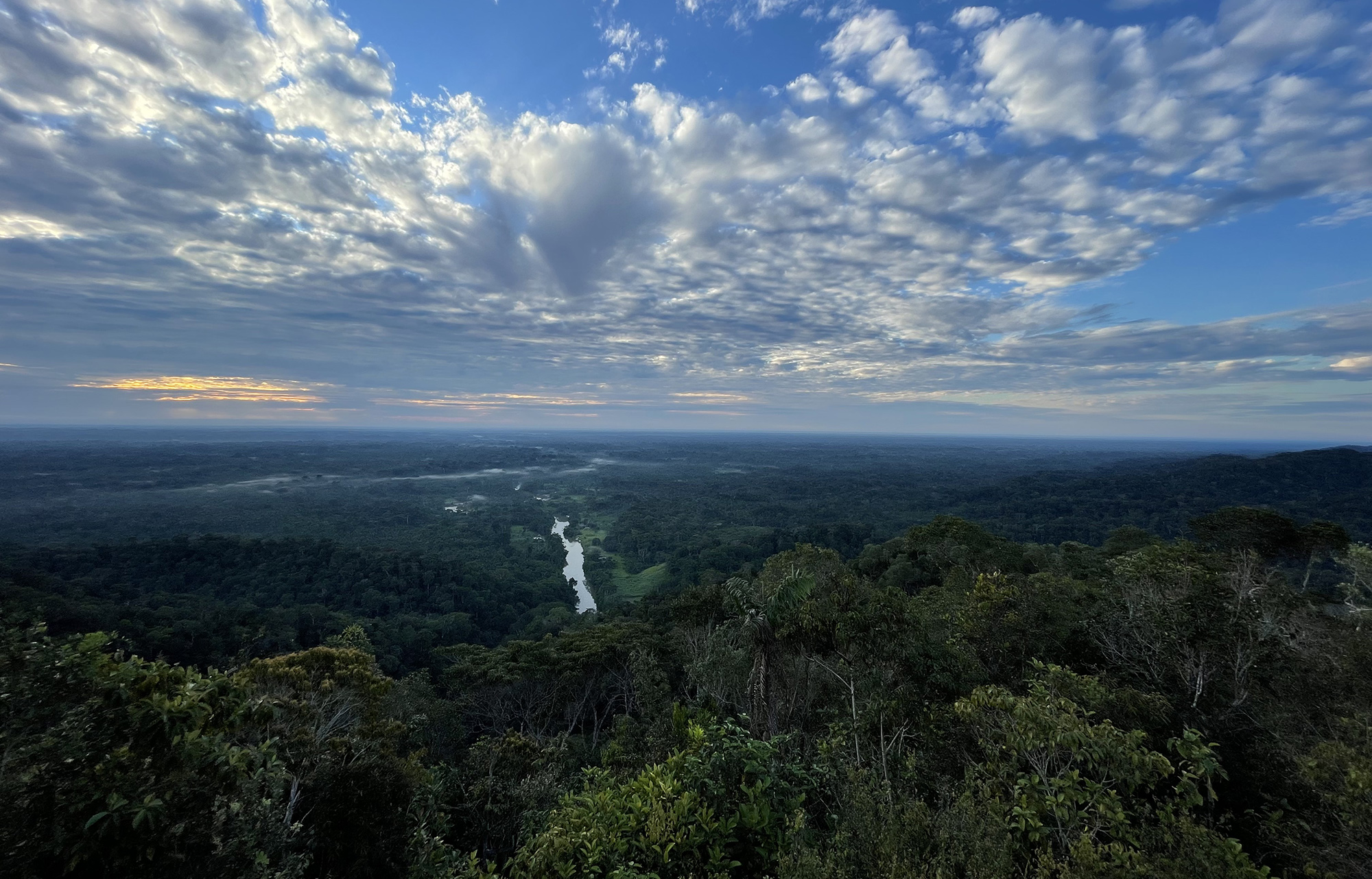 Na Serra do Divisor, indígenas fazem manifestação em defesa da demarcação de terras e equipe do governo fica retida