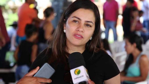 Fernanda Hassem vai ter que explicar ao MP liberação de servidores para estudar fora do Acre