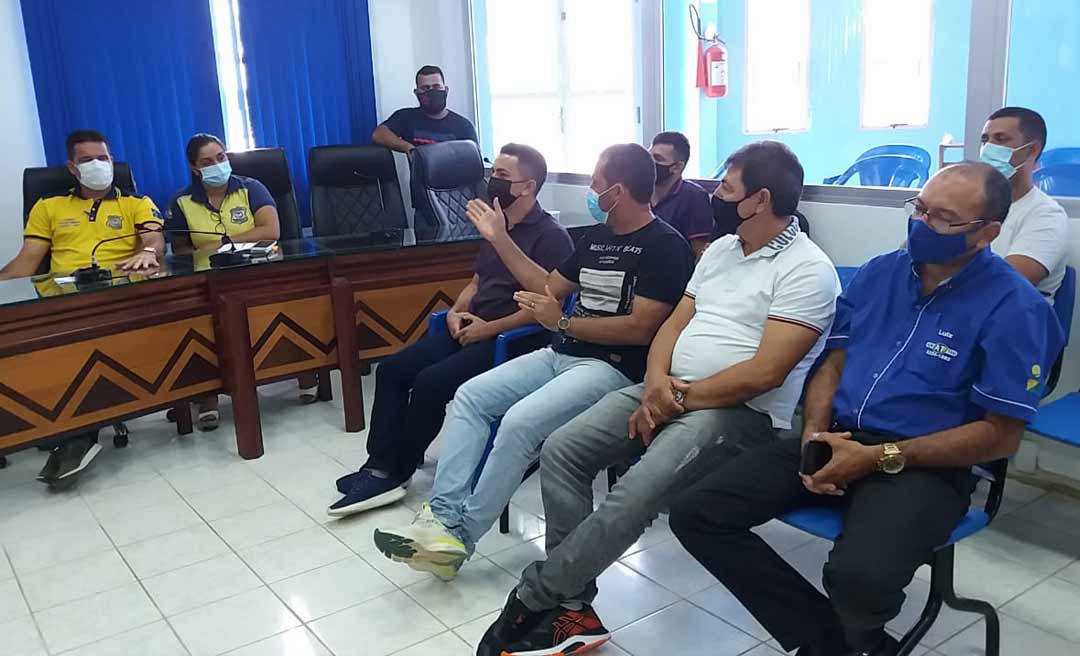 Prefeitura de Cruzeiro e Guajará buscam alternativas para o transporte interestadual de taxistas