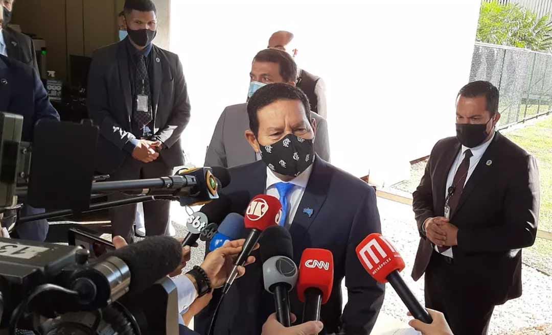 'Brasil não é república de banana', diz Mourão ao garantir eleições