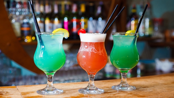 Afinal, pode tomar bebida alcoólica após se vacinar contra a covid-19?