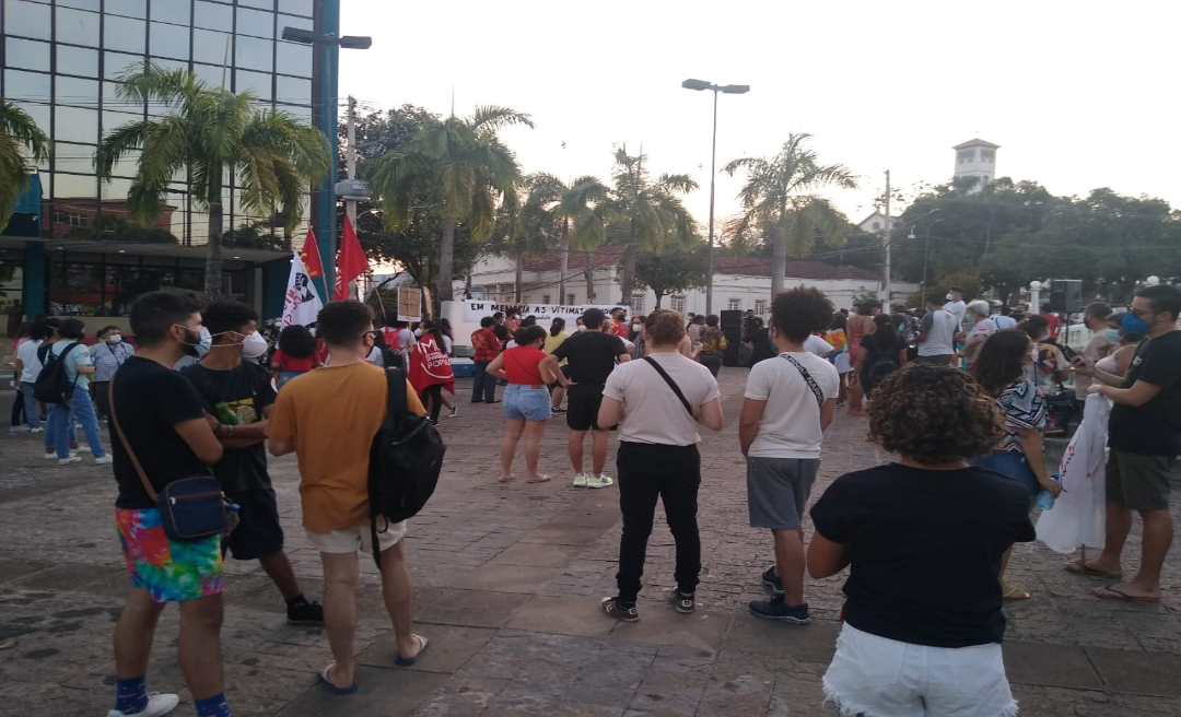 Militantes saem às ruas de Rio Branco contra Bolsonaro