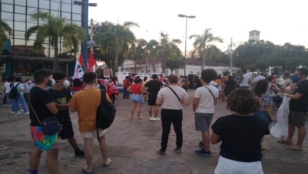 Militantes saem às ruas de Rio Branco contra Bolsonaro