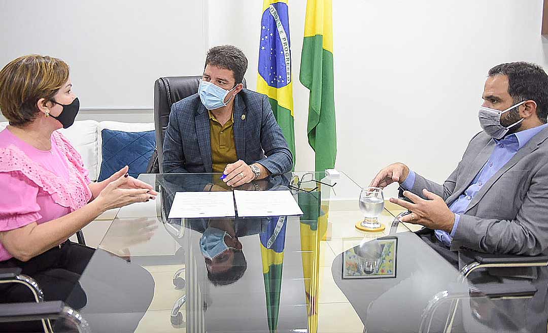 Governo do Estado doará computadores e auxílio internet para professores