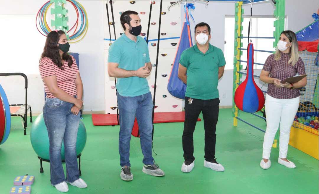 Vereador Emerson Jarude entrega R$ 58 mil em equipamentos para o Mundo Azul de Rio Branco