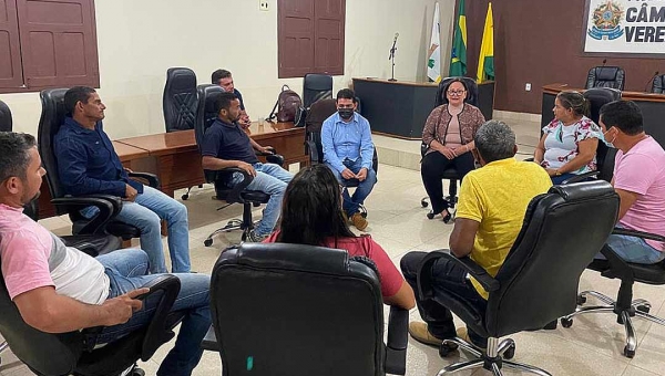 Vanda Milani cumpre recesso parlamentar em caravana pelo interior do Acre dialogando com o povo