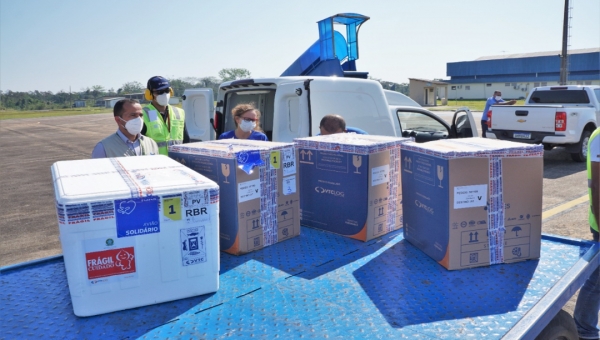 Acre recebe mais 27,6 mil doses da Pfizer e Coronavac