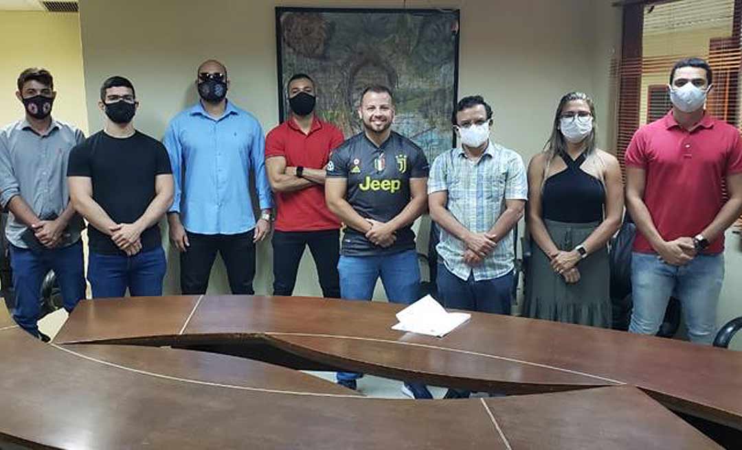 A pedido de Gonzaga, Gladson vai convocar aprovados no concurso da PM para vagas de bombeiros