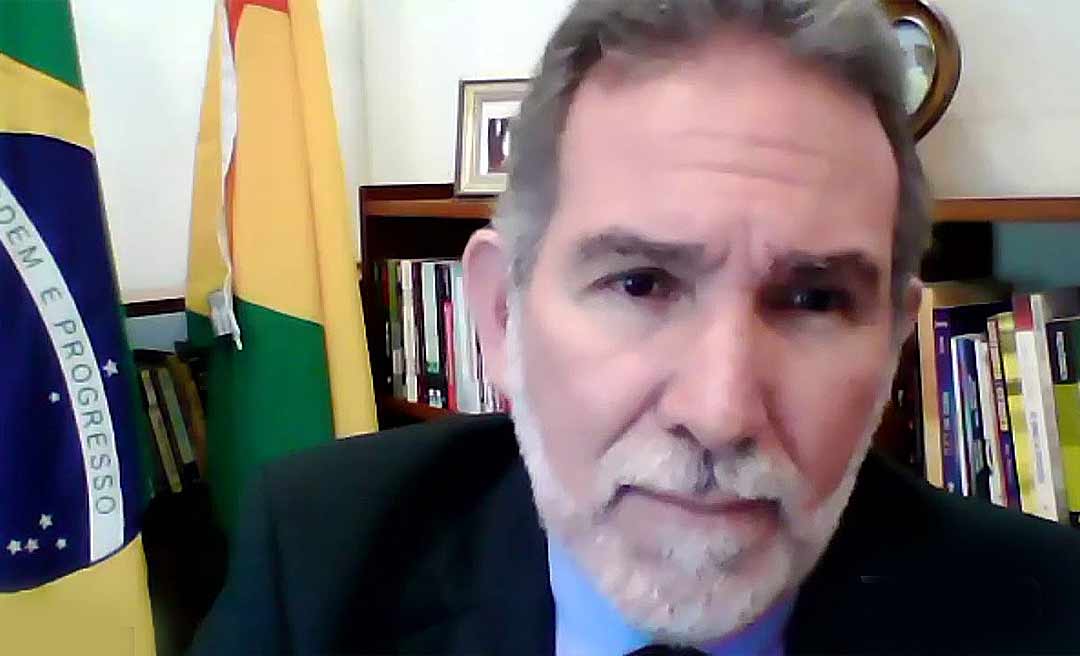 Desembargador Luís Camolez deve decidir nas próximas horas sobre a lei dos médicos formados no exterior