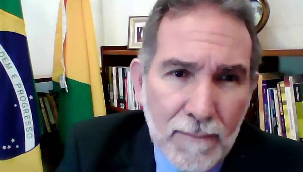 Desembargador Luís Camolez deve decidir nas próximas horas sobre a lei dos médicos formados no exterior