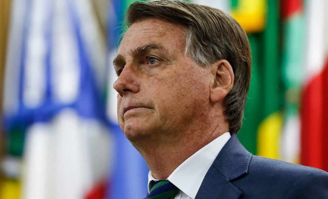 Bolsonaro reconhece derrota do voto impresso: "Barroso apavorou parlamentares"