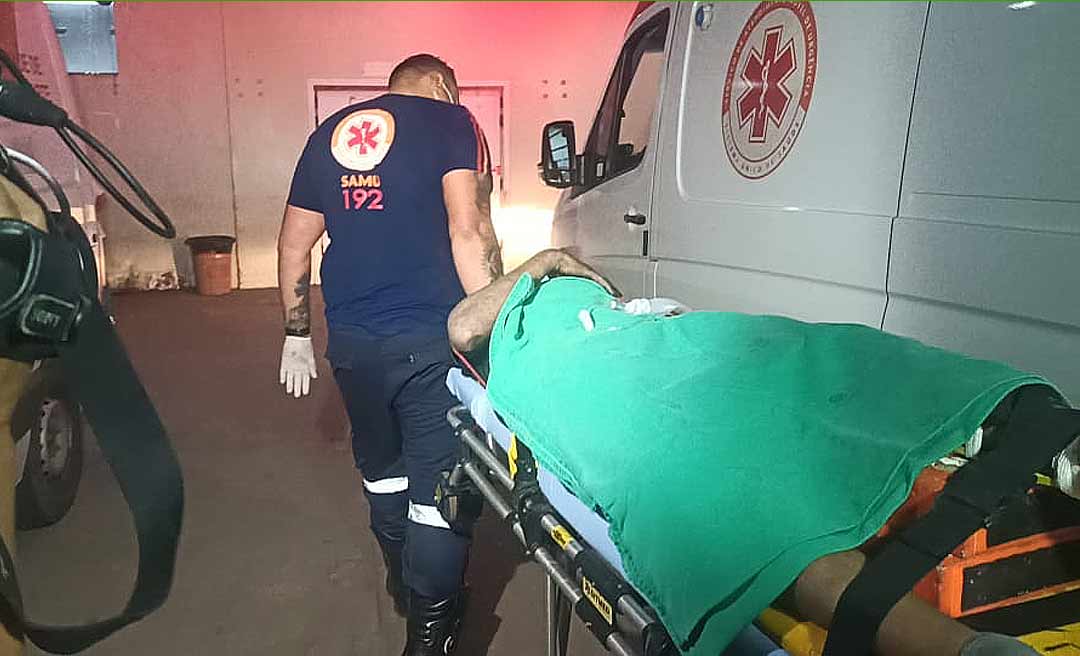 Assaltante invade casa de policial, faz a família refém e é baleado em troca de tiros no Joafra