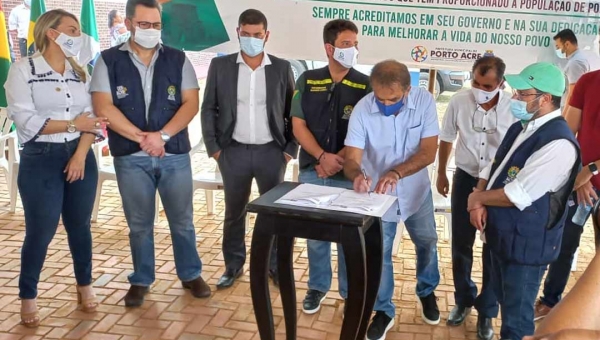 Deputado José Bestene visita com Gladson obras de Bené Damasceno em Porto Acre