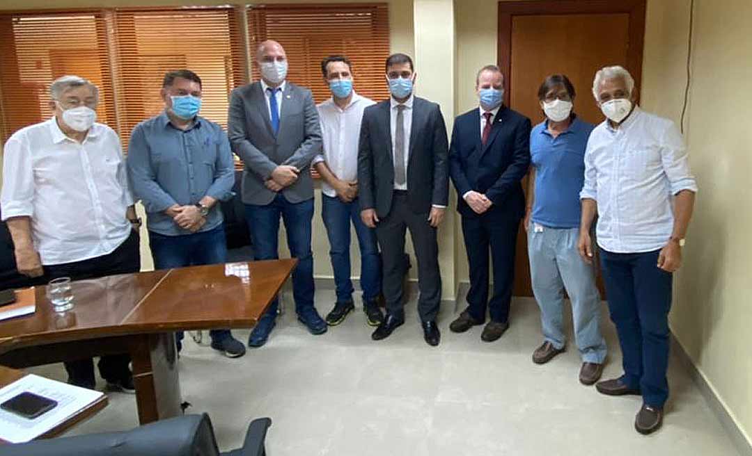 Equipe da Secretaria de Governo se reúne com Nicolau Júnior na volta dos trabalhos presenciais da Assembleia