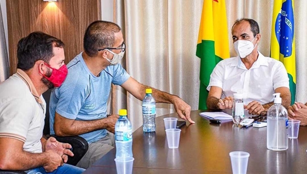 Prefeitura, Ministério da Agricultura e Estado debatem combate a praga do cacau e do cupuaçu