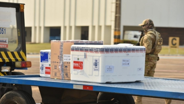 Acre recebe mais 5,7 mil doses de vacinas contra Covid-19 nesta sexta-feira