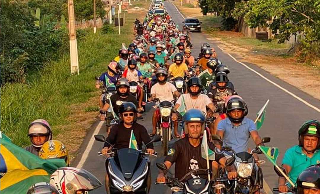 Em Mâncio Lima, motocarreata a favor de Bolsonaro reúne centenas de militantes