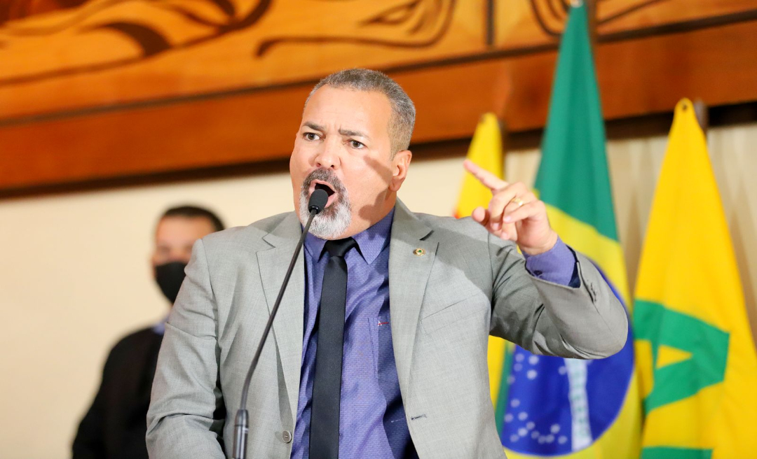 Neném ironiza e diz que Gladson tem “algum convênio com casa de tintas”