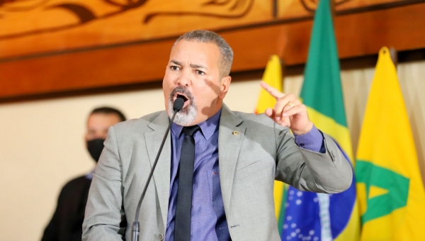 Neném ironiza e diz que Gladson tem “algum convênio com casa de tintas”