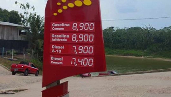 Preço do litro da gasolina em Marechal Thaumaturgo se aproxima dos R$ 9,00 e deputado diz: “chega”