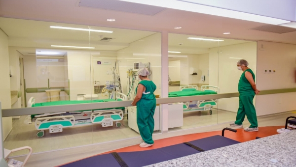 Ação na Justiça tenta obrigar governo do Acre a resolver falta de segurança nos hospitais