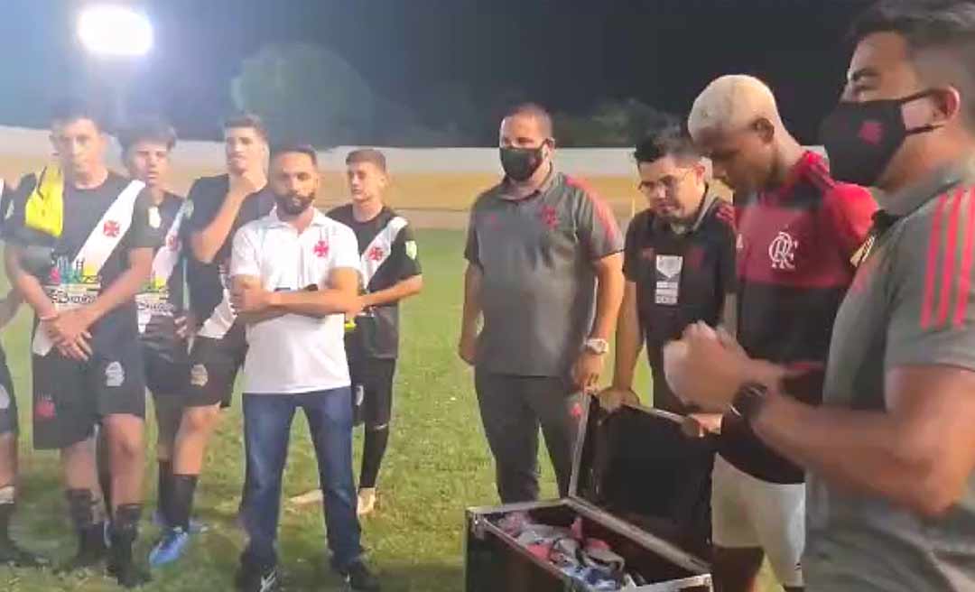 Flamengo doa equipamentos ao Vasco do Acre após goleada na Copa do Brasil Sub-17; assista