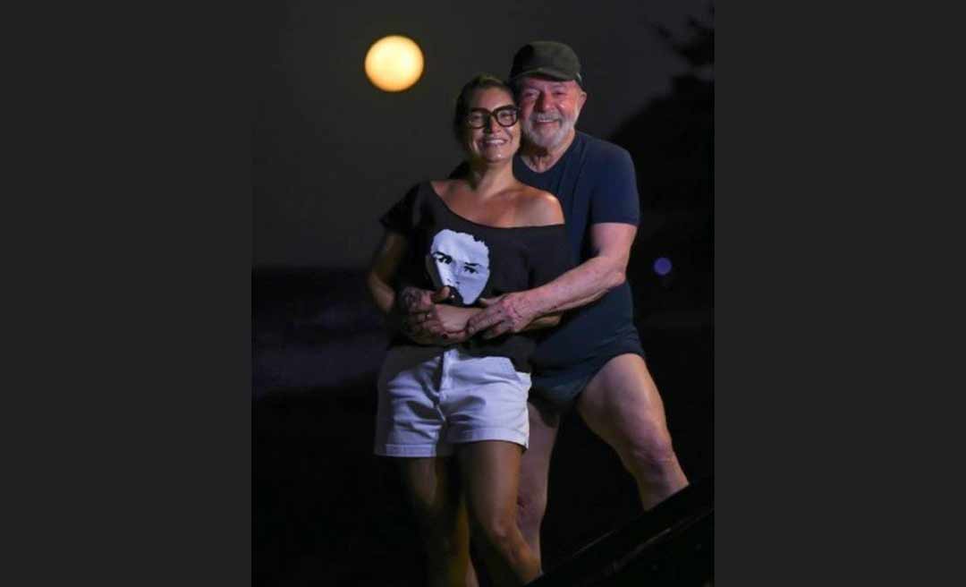 Aos 75 anos, Lula surge de sunga ao lado da noiva durante banho de lua no Ceará; clique repercute na web